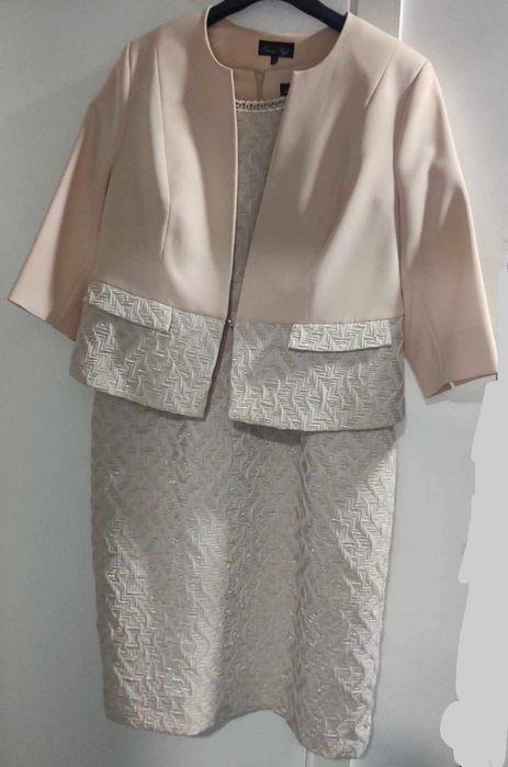 Vând costum compus din rochie si sacou marime 46