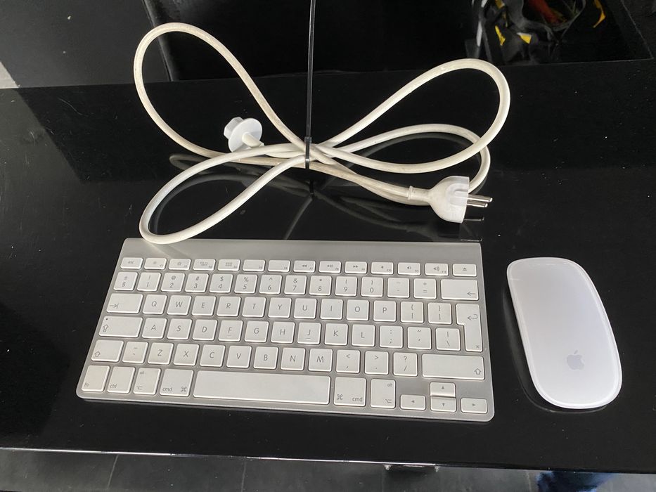 iMac 21.5 + мишка и клавиатура