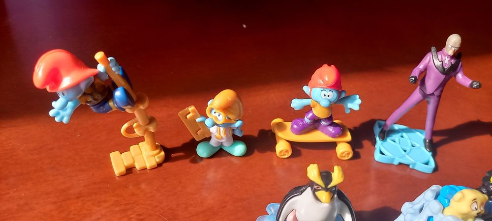 Продам игрушки киндера