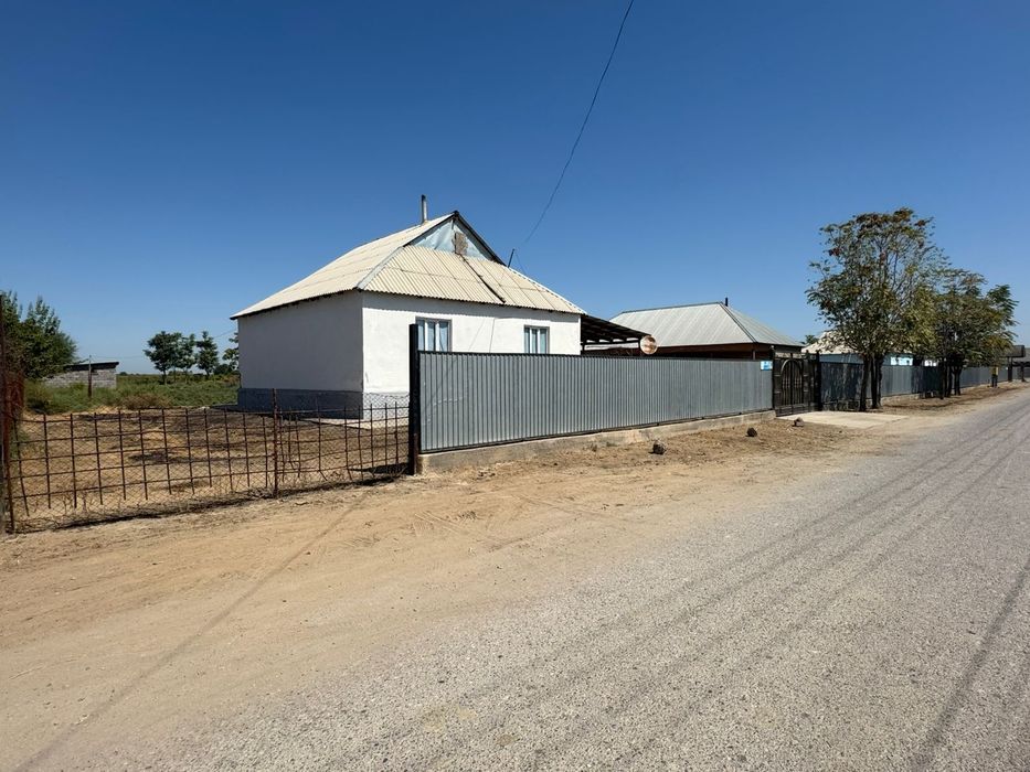 Үй сатылады    .