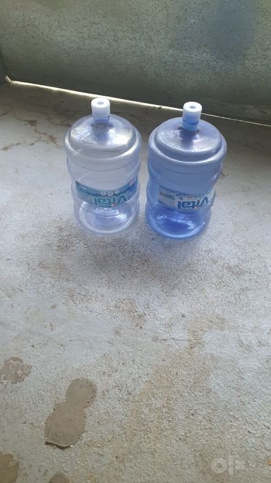 Продам пластиковые Баклажки для питьевой воды Объем 19 литров.