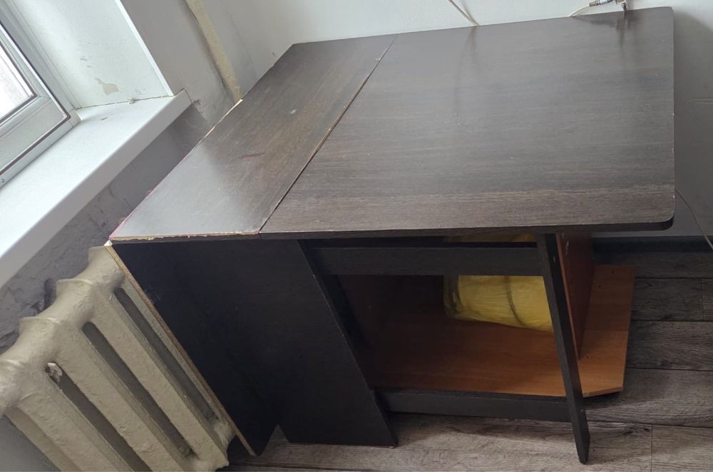 Продам стол б/у