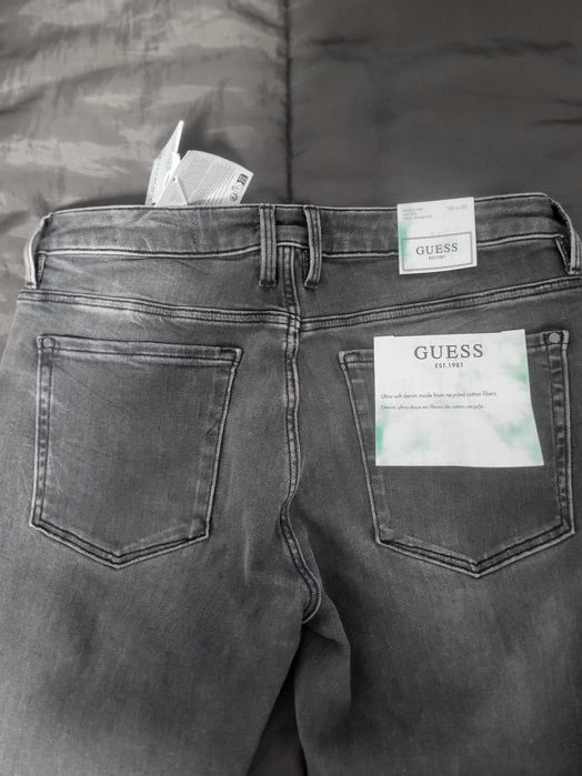 Оригинални дънки на Guess, M