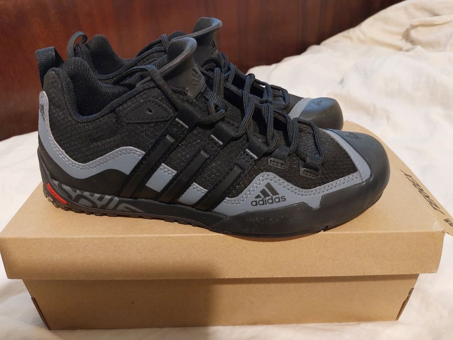 Продавам маратонки Аdidas Terrex.Обувките са чисто нови.
