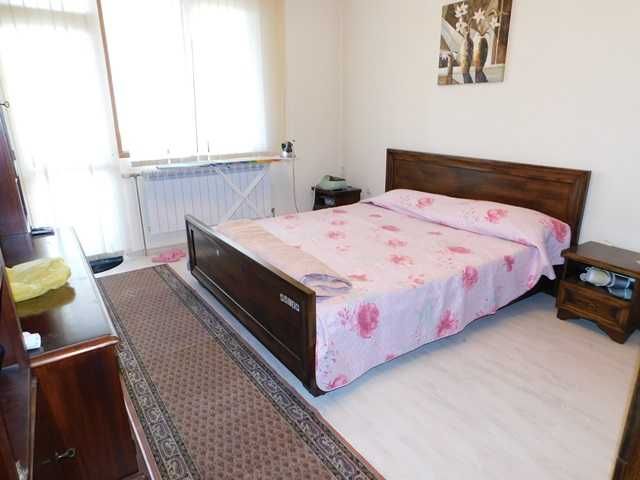 Дава се под наем Двустаен апартамент в Търговище, Център - 55 кв.м за 204 € - Снимка #3