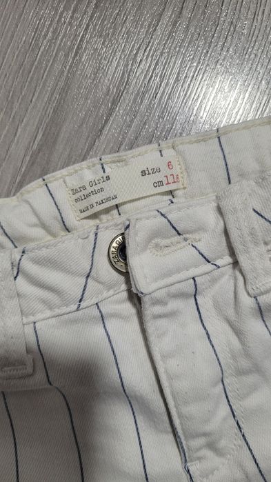 Blugi Zara pentru fetite 5, 6 ani.