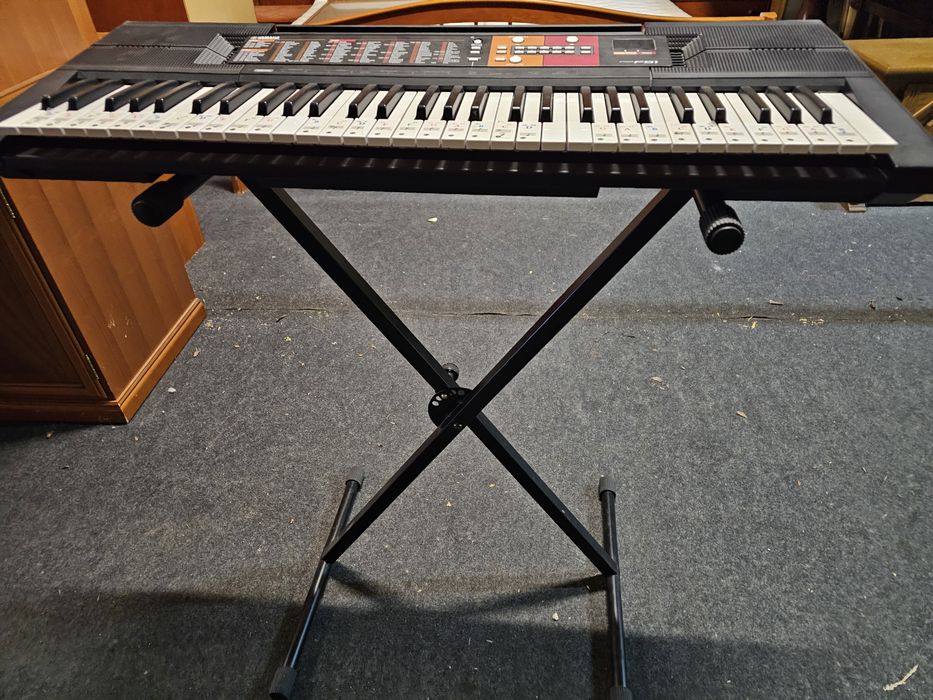 Orga yamaha PSR-F51+suport
