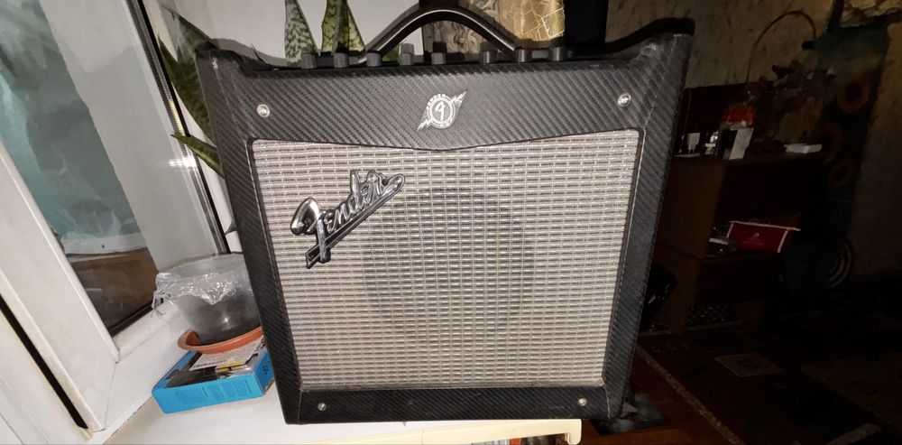 Комбоусилитель гитарный - Mustang 1, Fender