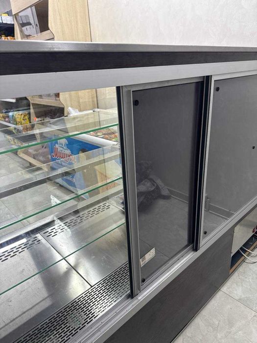 Холодильник витрина "Ферарри" 2000