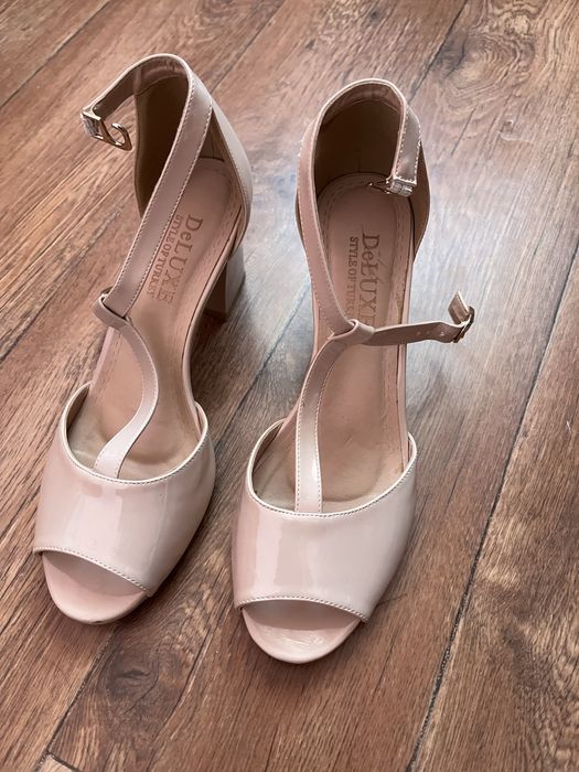 Продается качественные туфли