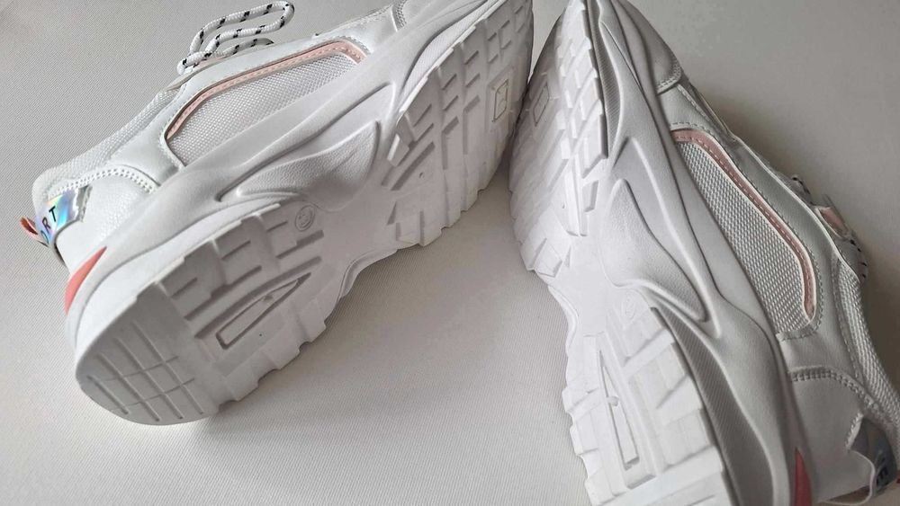 Adidasi dama  FASHION, noi!