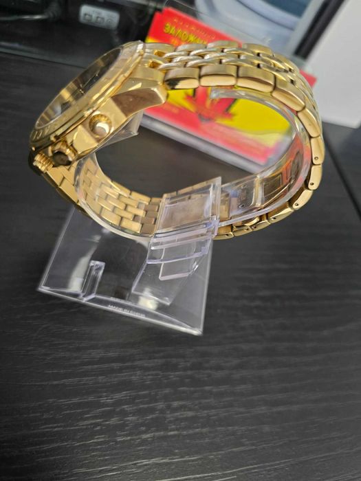 Часовник: VERSACE Gold