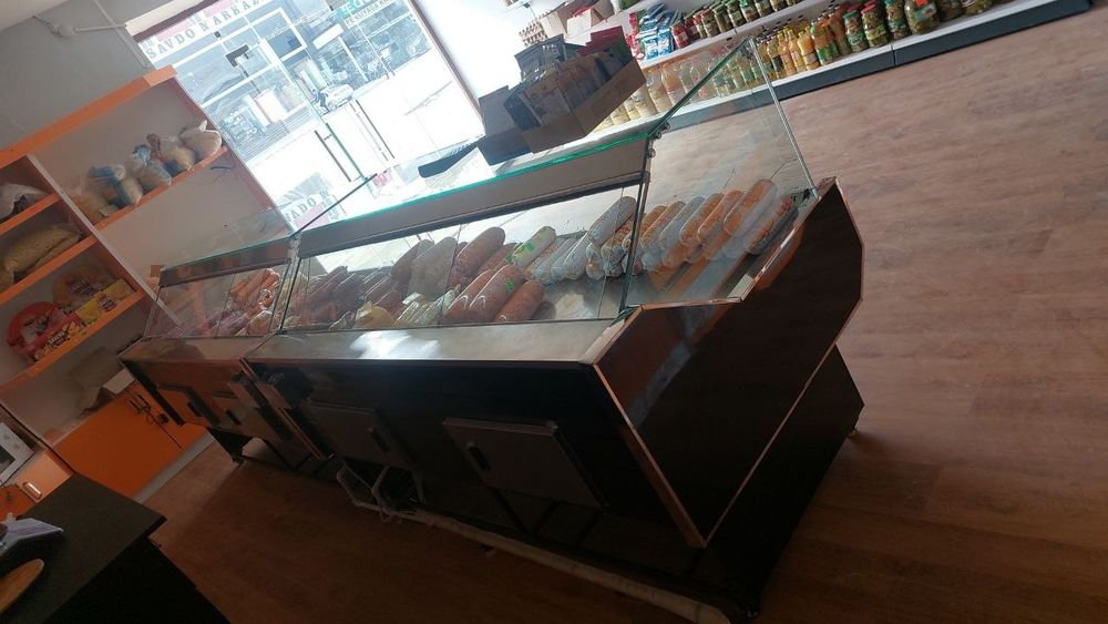 Витринный холодильник новый