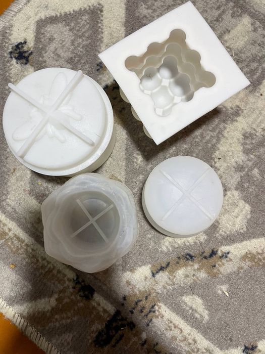 Gibs smalo va sovun gullar uchun ishlatiladigan qoliblar sotiladi