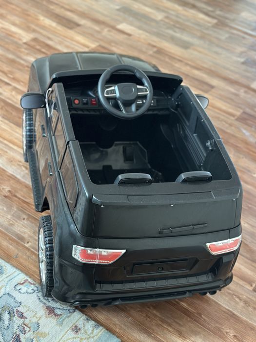 Машинка электромобиль