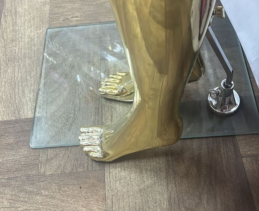 Маникен алтын түстес