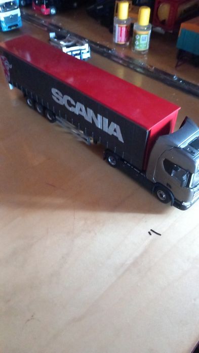 Machete 1/ 50 multe noi