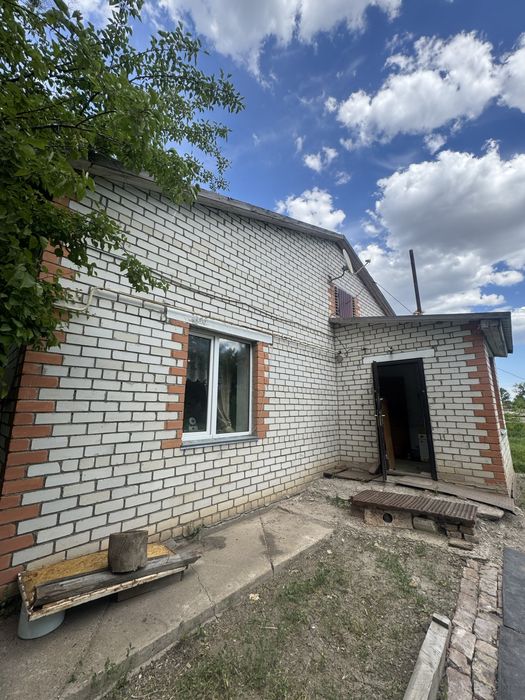 Дом в поселке зеленый