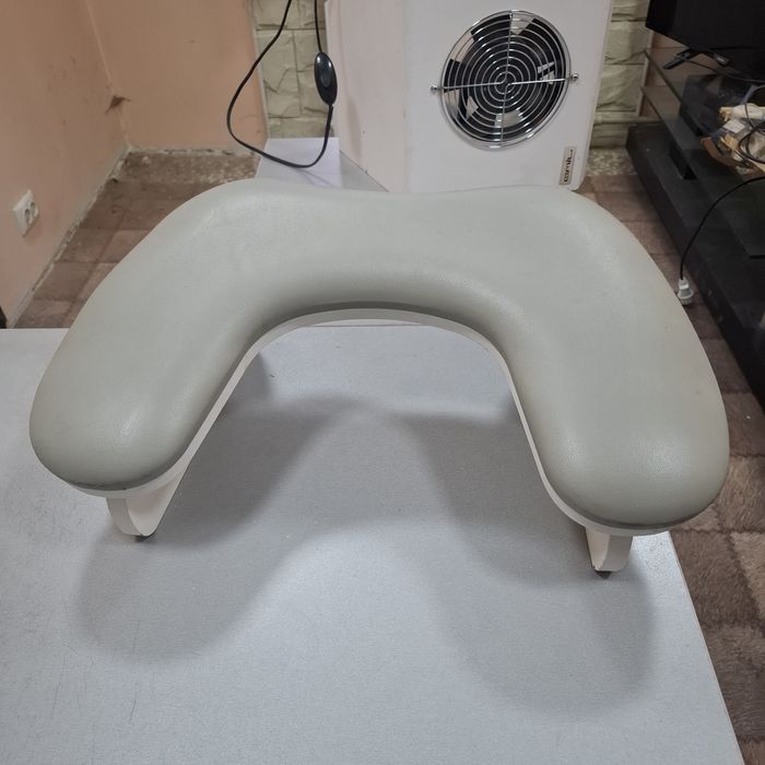 Полокотник маникюрный