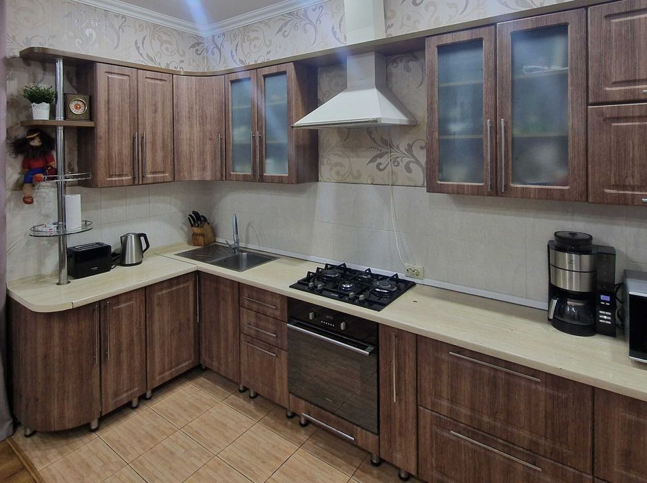 Продам кухонный гарнитур с техникой