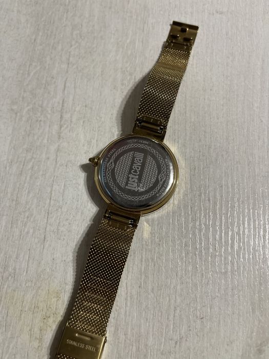 Justcavalli watch sotiladi