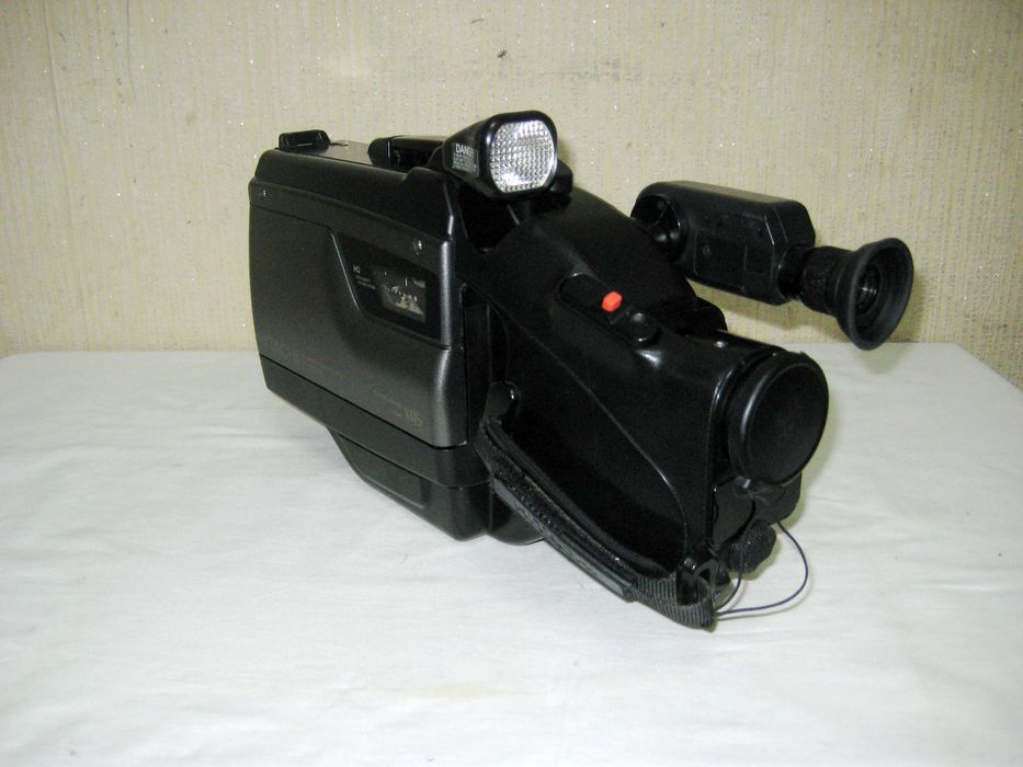 Видеокамера HITACHI 3500E оригинал Japan идеальном рабочим состоянии!