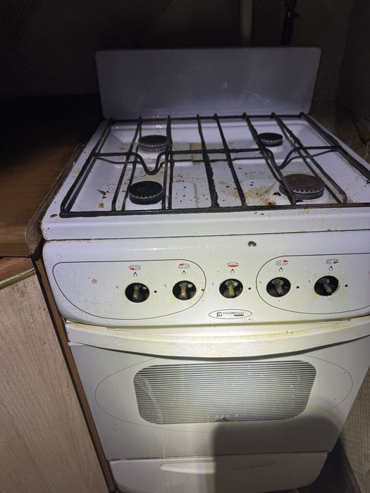 Продам газовую плиту