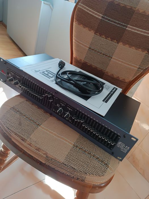 Эквалайзер/лимитер dbx iEQ-15