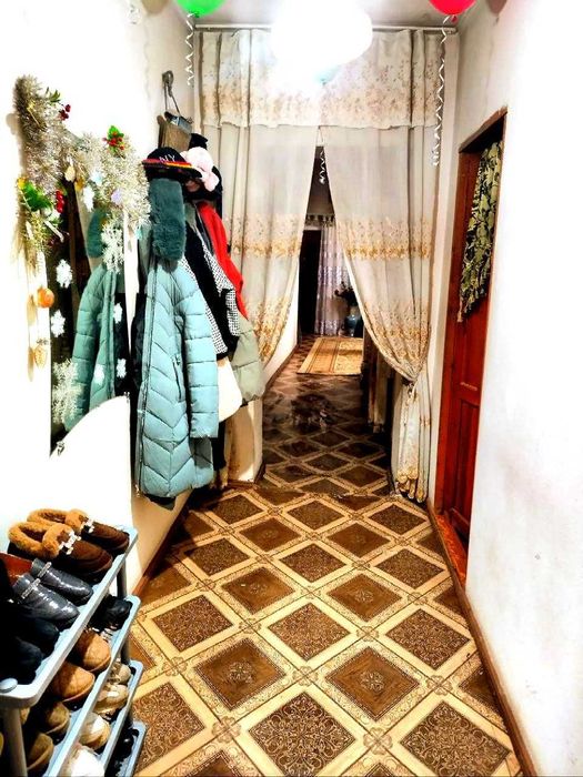 Срочно продается просторный дом с 6   комнатами в хорошем районе!!!