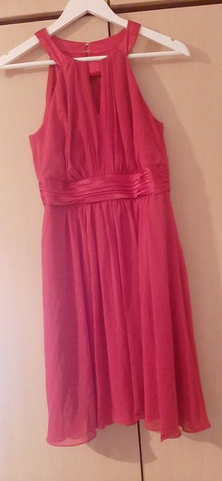 Червена, елегантна рокля