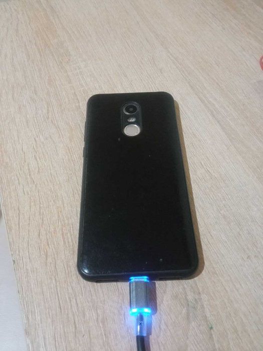 redmi 5 plus  32 talik ideal kelishtirib beriladi