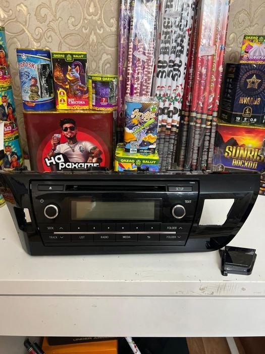 Продам оригинальную магнитолу на короллу 2015