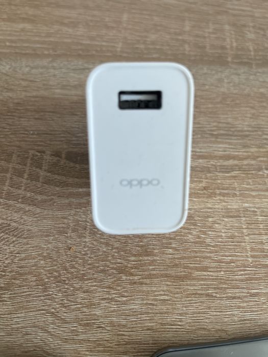 Продам ОППО  Рено 5 лайт