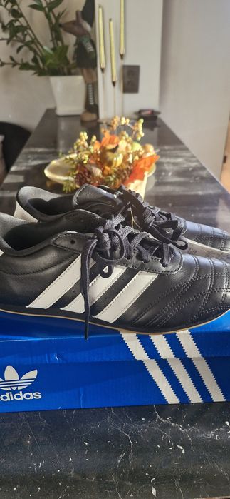 Adidas ,нови, естествена кожа номер 38.5
