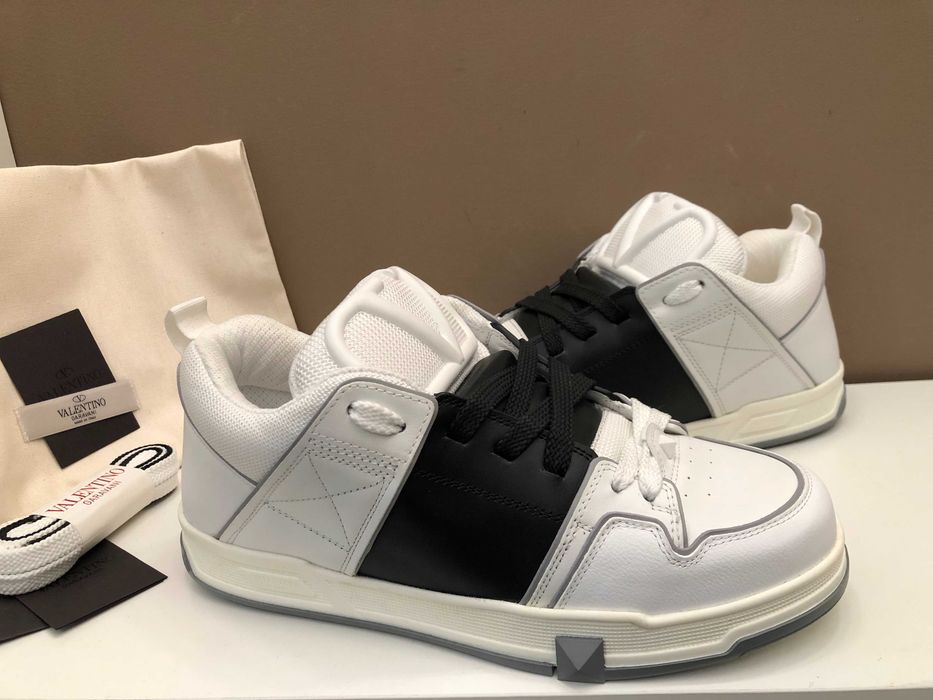 Valentino Garavani new model 41 oversize, full box, retail 850 euro