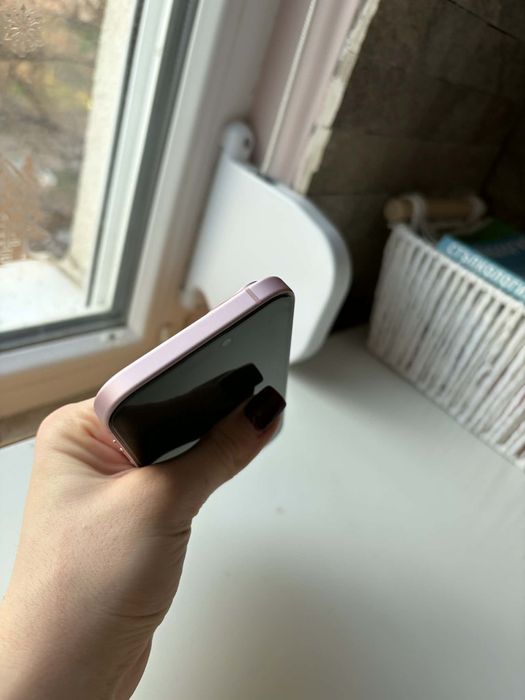 iPhone 15 pink 128 GB