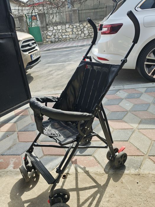 Vând 2 cărucioare bebe