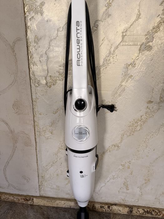 Aspirator vertucal rowenta