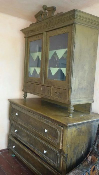 Mobila veche din lemn