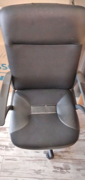 Офис бюро и стол