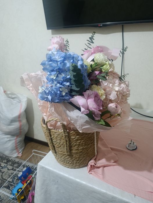 Цветы свежие ...