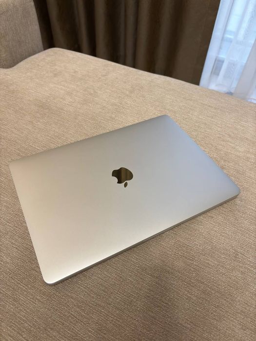 Macbook pro m1 13.3” 8/256
