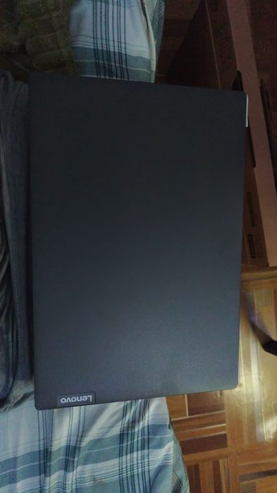 Ноутбук Lenovo v15