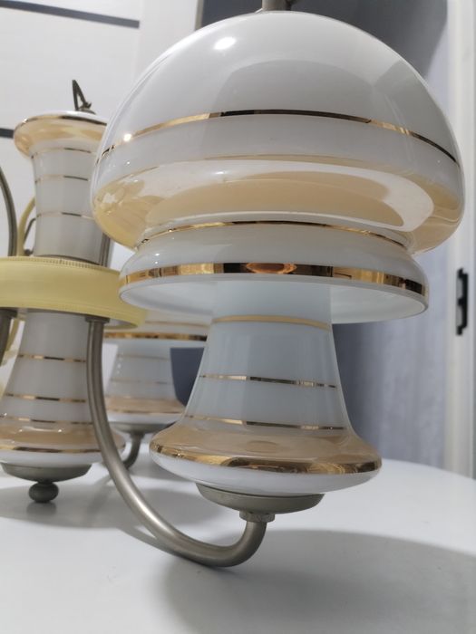 Люстра в хорошем состоянии