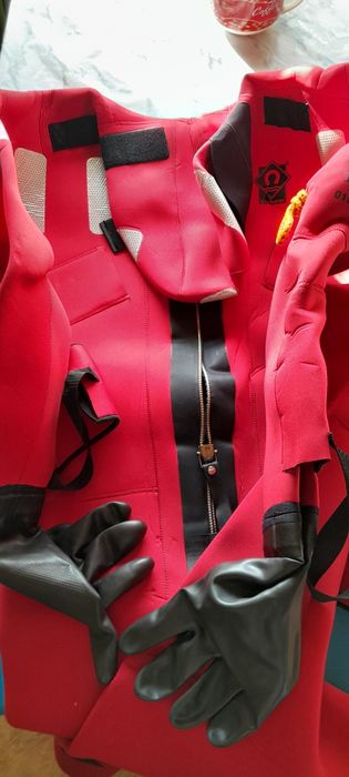 Спасательный неопреновый костюм