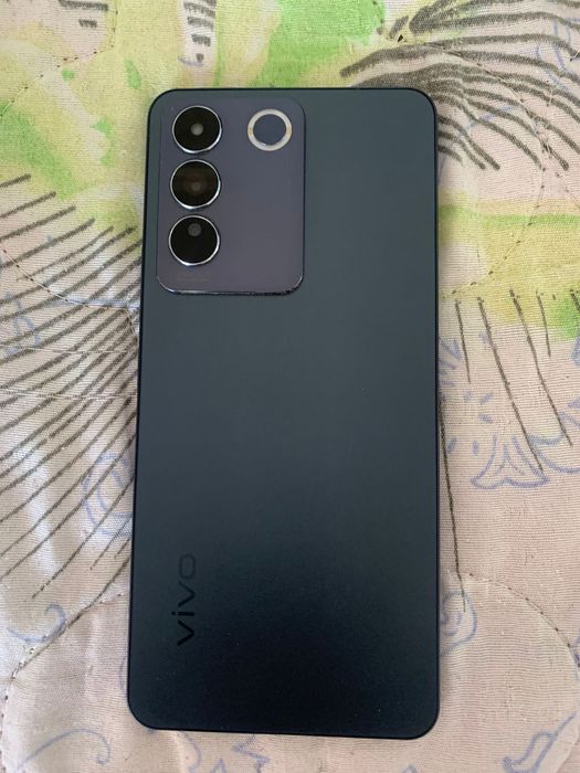 Продам телефон V27e