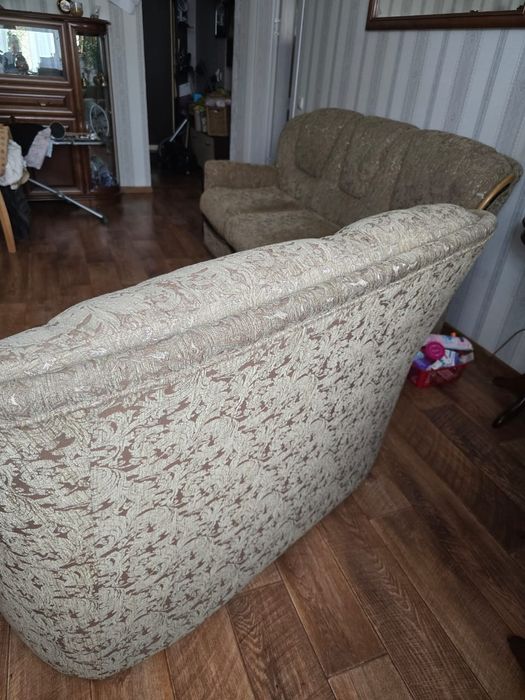 Диваны две штуки