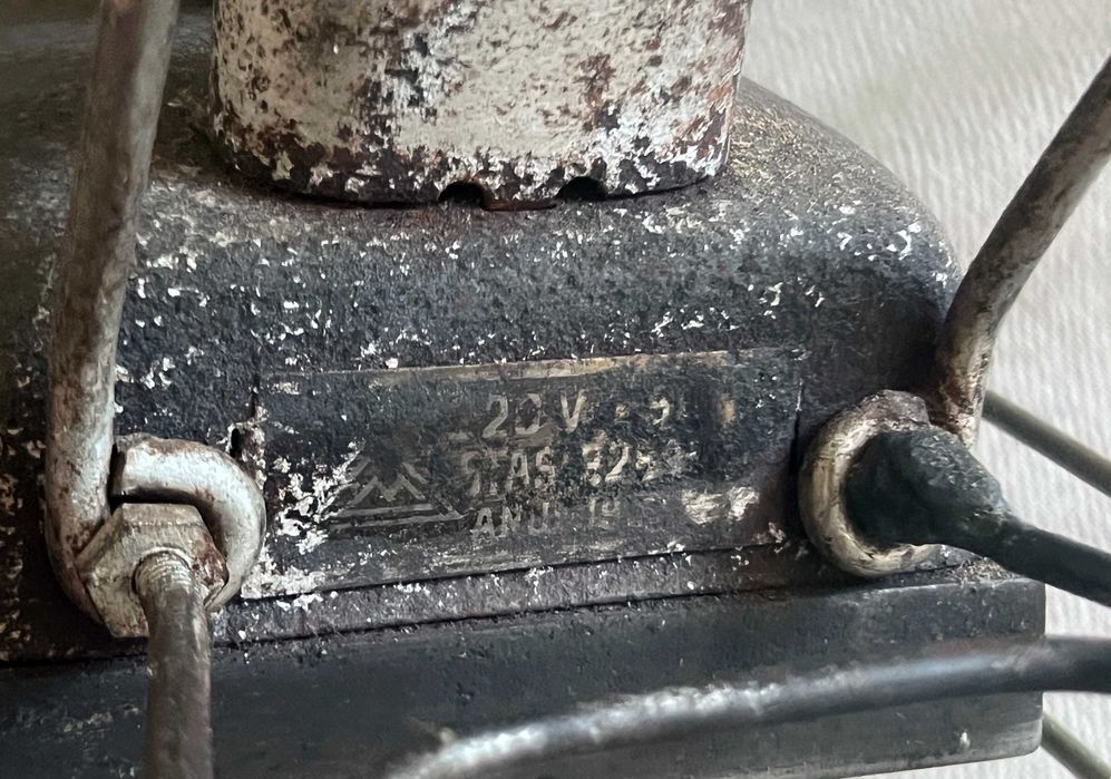 Fier de calcat vechi romanesc 220V model clasic comunist
