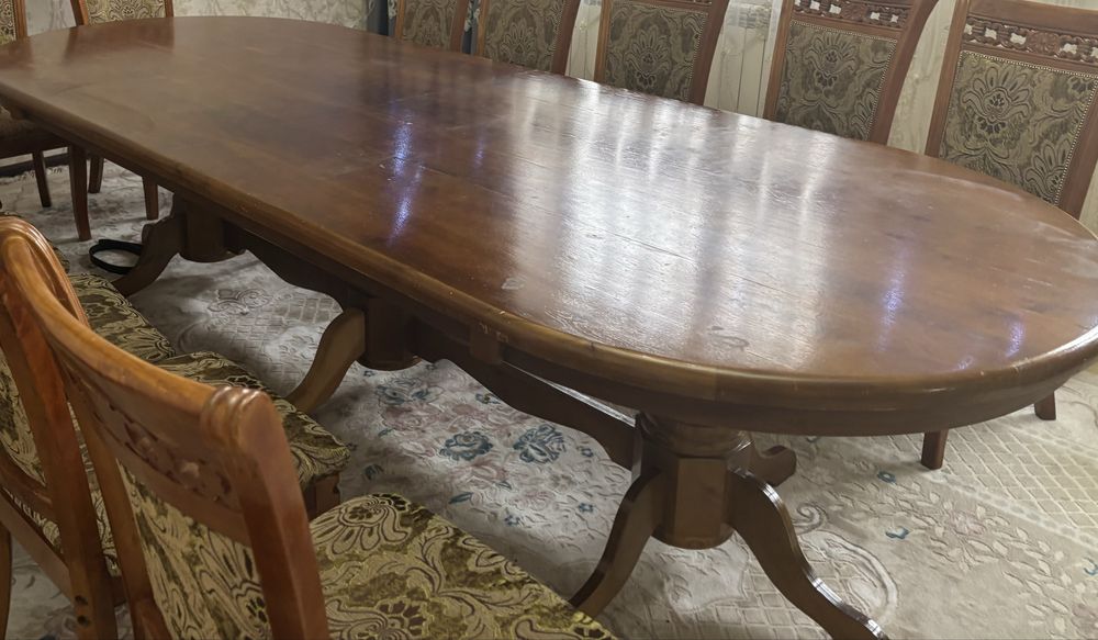 Продам стол( без стульев) малайзийский