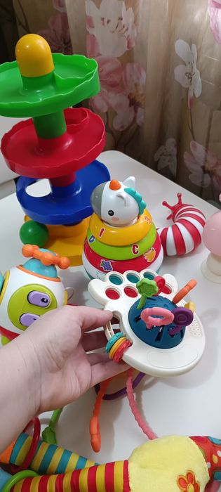 Продам игрушки (развиваешки) от 6 мес